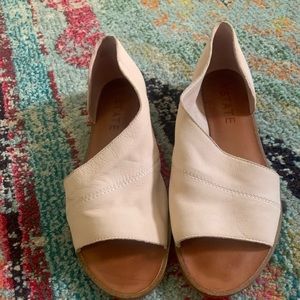 1. State Celvin Blush Sandals, size 8